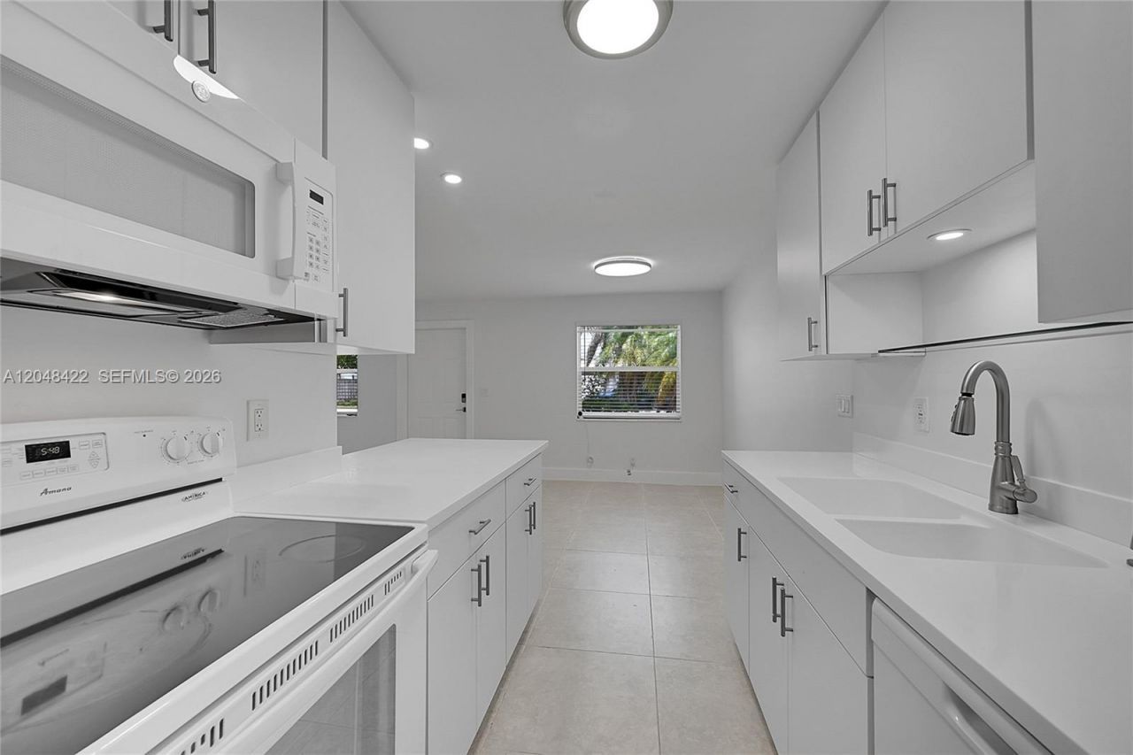 810 SW 12th Ct, Unit 810, Fort Lauderdale, FL 33315 Photo