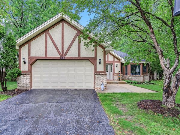 868 Winterberry Court, Woodbury, MN 55125