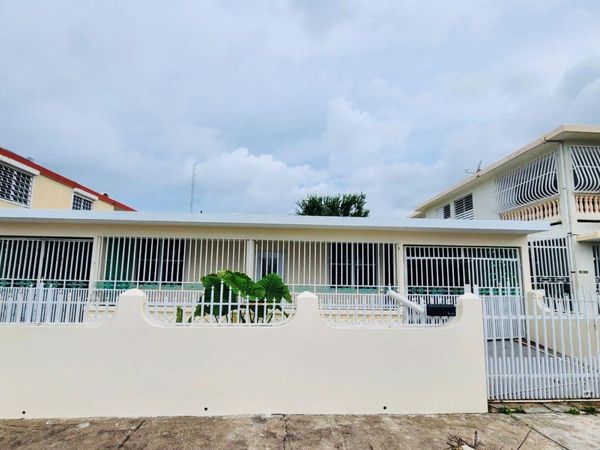 10 FLAMBON GARDENS, Unit R-17, BAYAMON, PR 00959