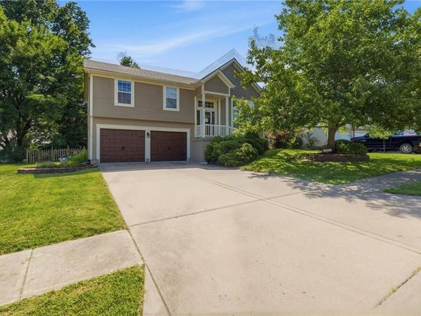 128 N Highland Drive, Raymore, MO 64083