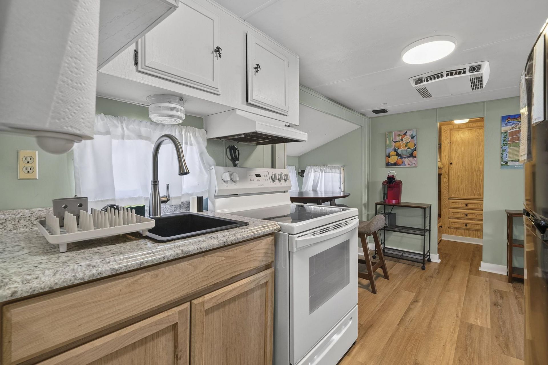 6001 S Kings Hwy.  Photo 28