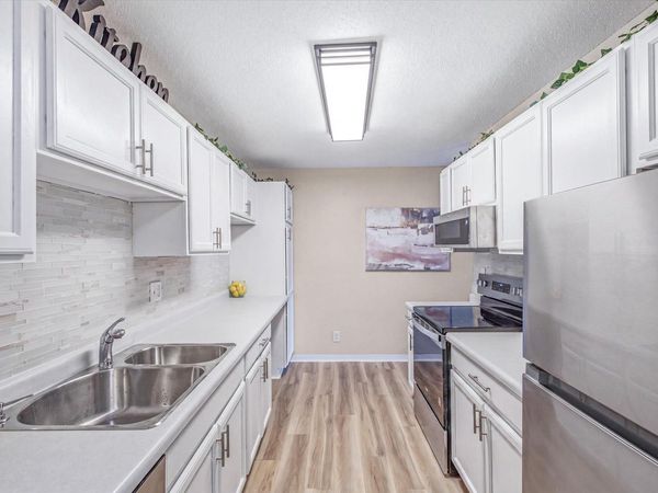 132 Demont Avenue , Unit 221, Little Canada, MN 55117