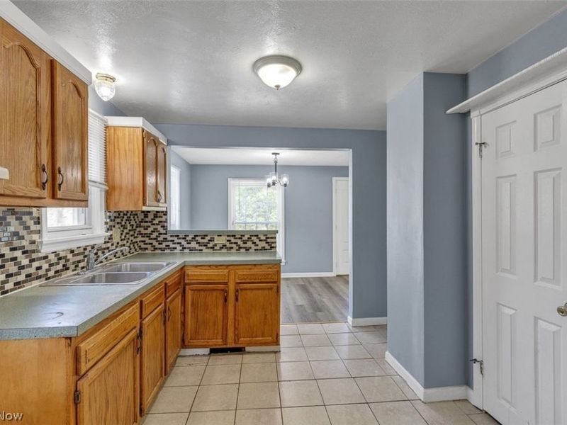 5597 South Boulevard, Maple Heights, OH 44137 Photo 12