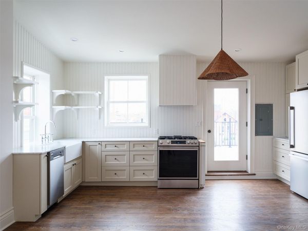 702-704 Columbia Street , Unit 3A, Hudson, NY 12534