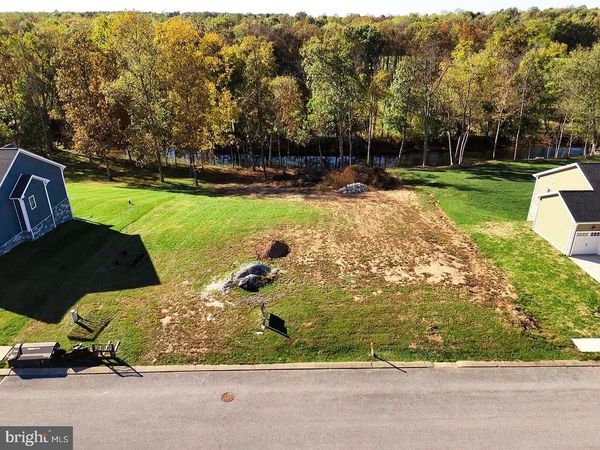 212 ONYX ROAD, NEW OXFORD, PA 17350