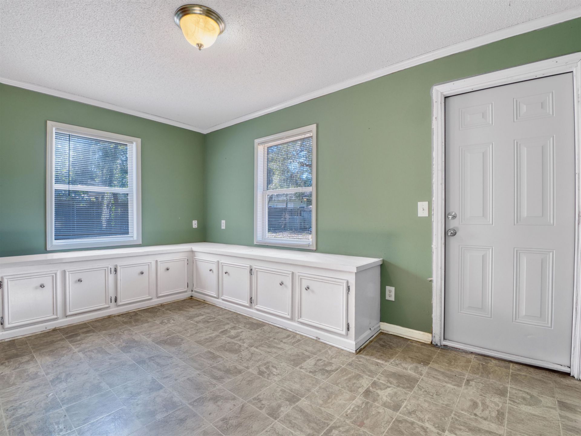 1220 3rd Ave.  Photo 11