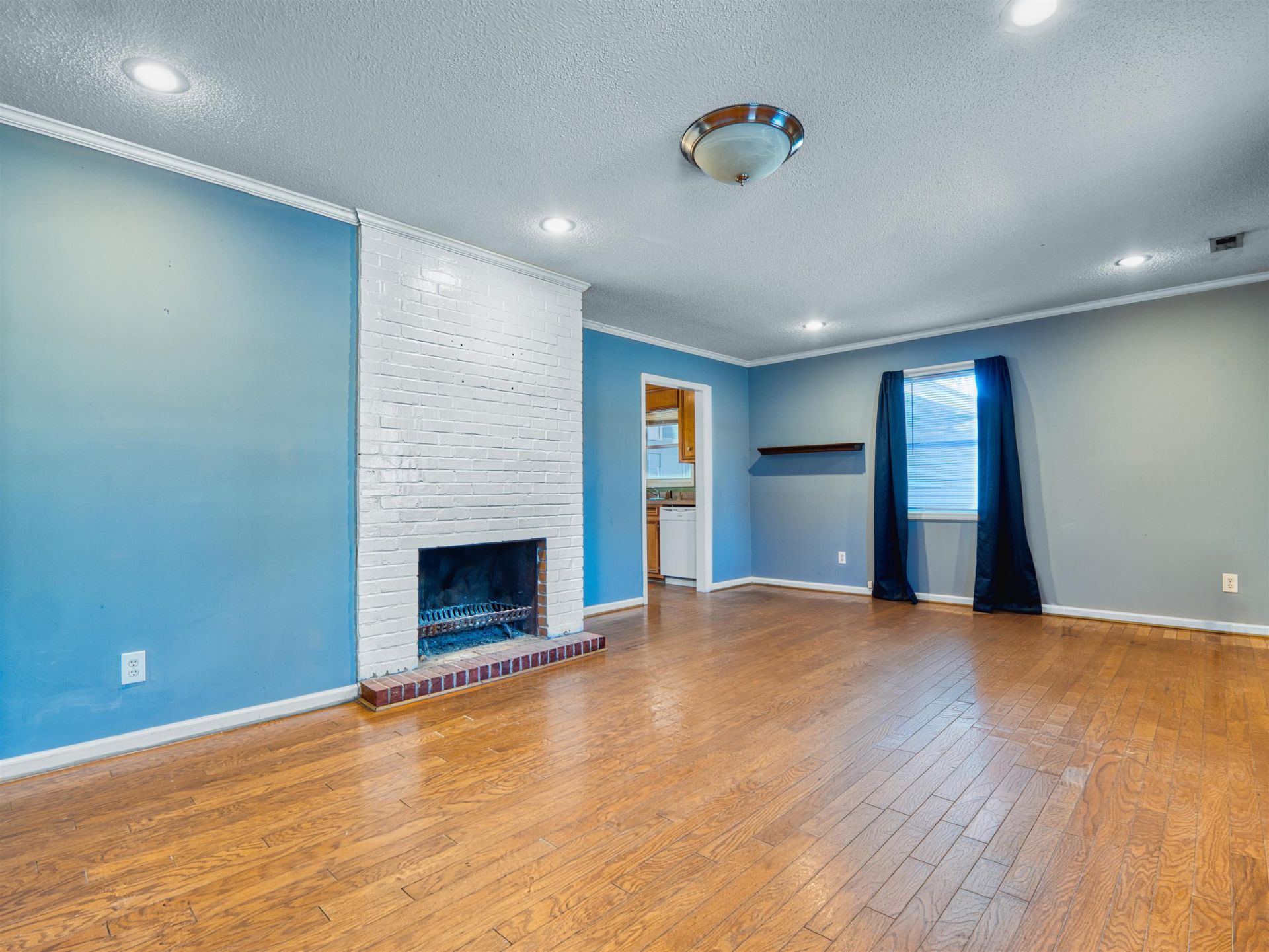 1220 3rd Ave.  Photo 4