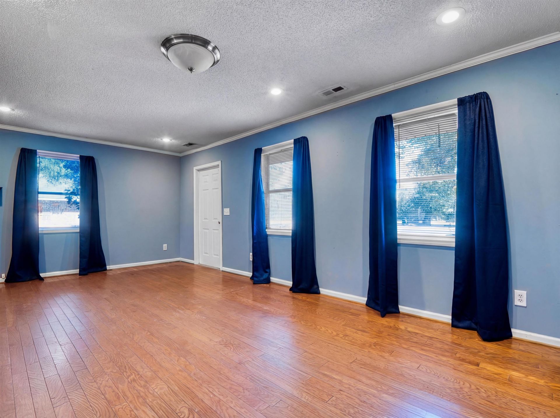 1220 3rd Ave.  Photo 6