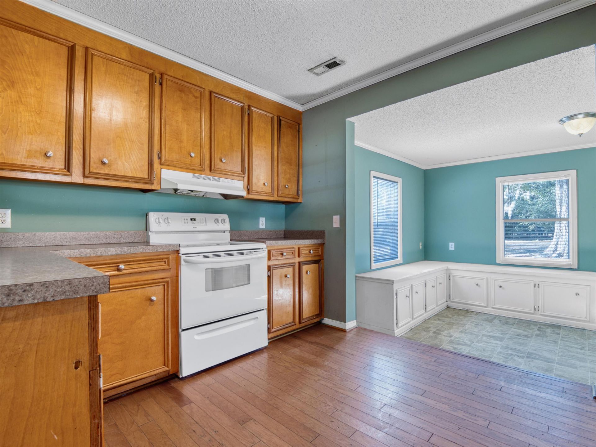 1220 3rd Ave.  Photo 7