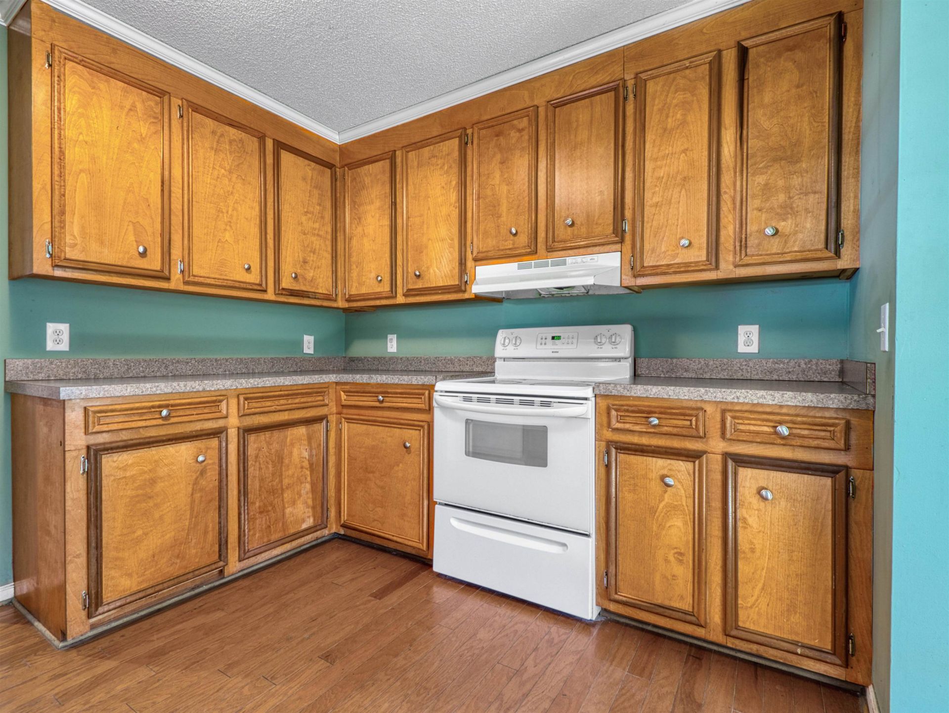 1220 3rd Ave.  Photo 8