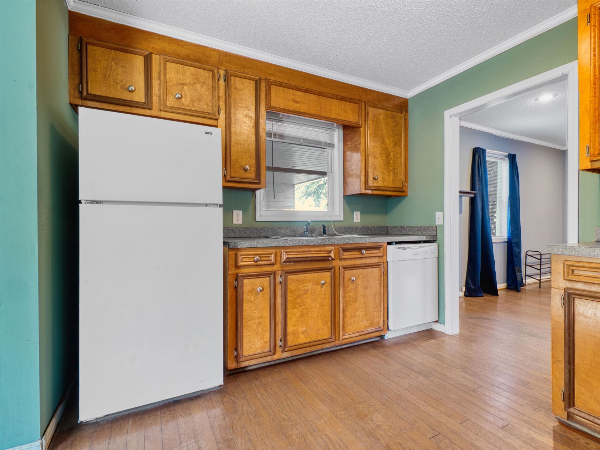 1220 3rd Ave.  Photo 9