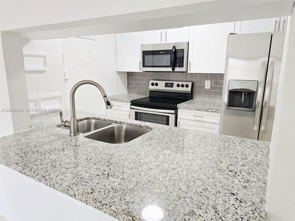 8877 Fontainebleau Blvd , Unit 202, Miami, FL 33172