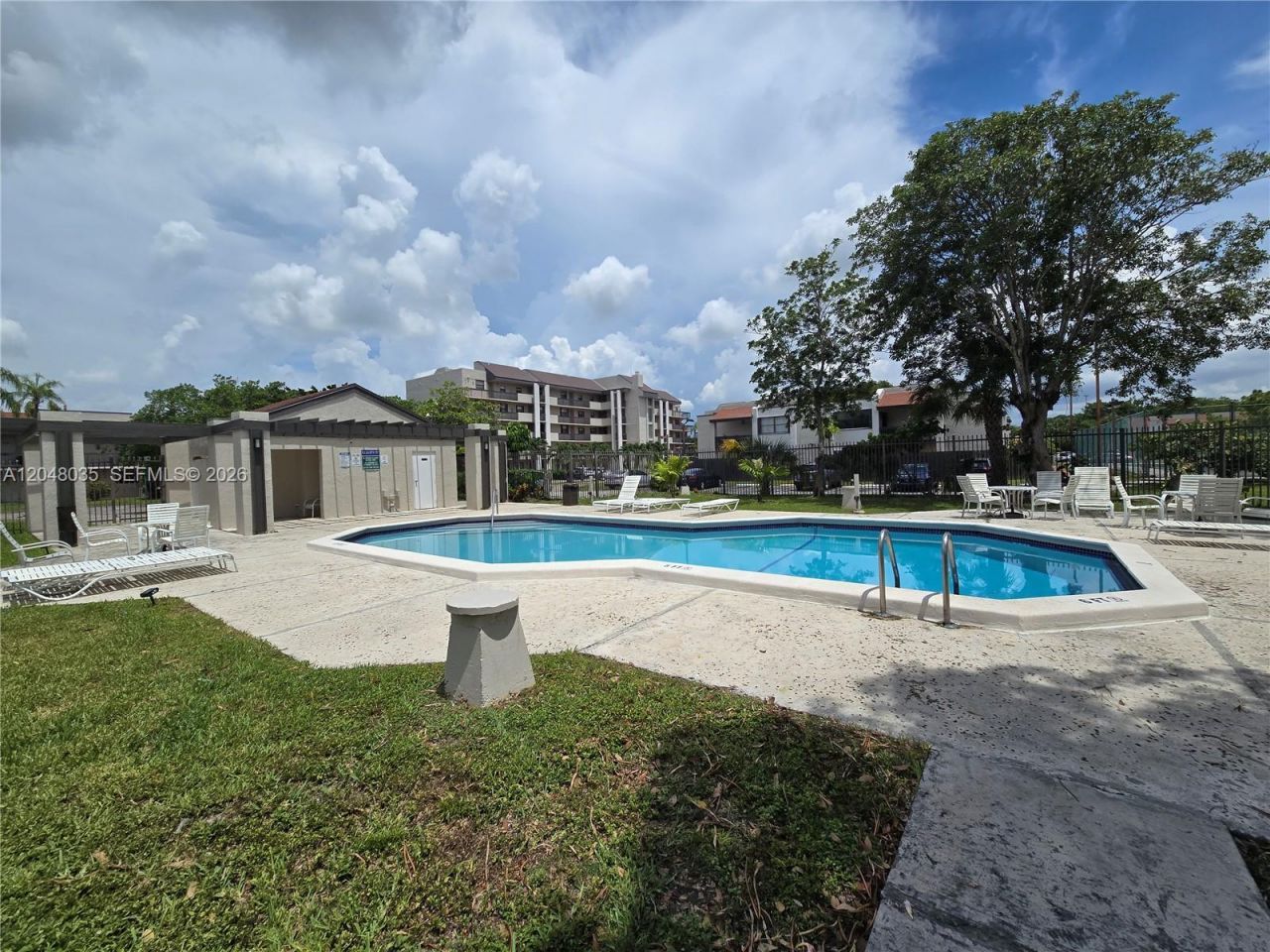 8877 Fontainebleau Blvd , Unit 202, Miami, FL 33172 Photo