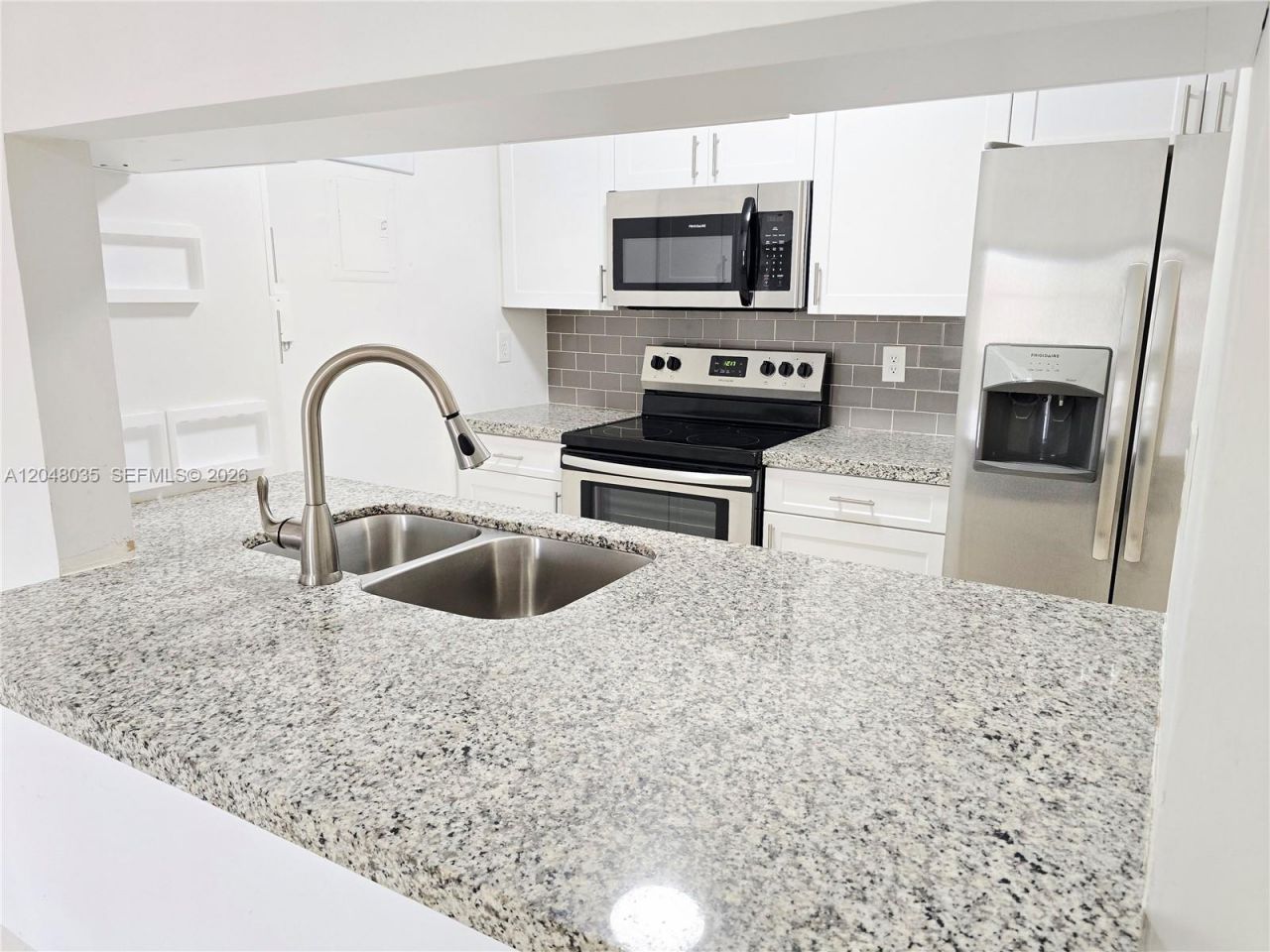 8877 Fontainebleau Blvd , Unit 202, Miami, FL 33172 Photo