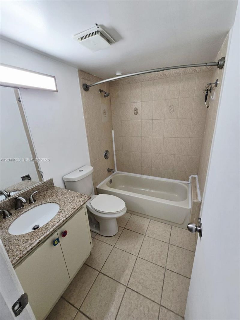 8877 Fontainebleau Blvd , Unit 202, Miami, FL 33172 Photo