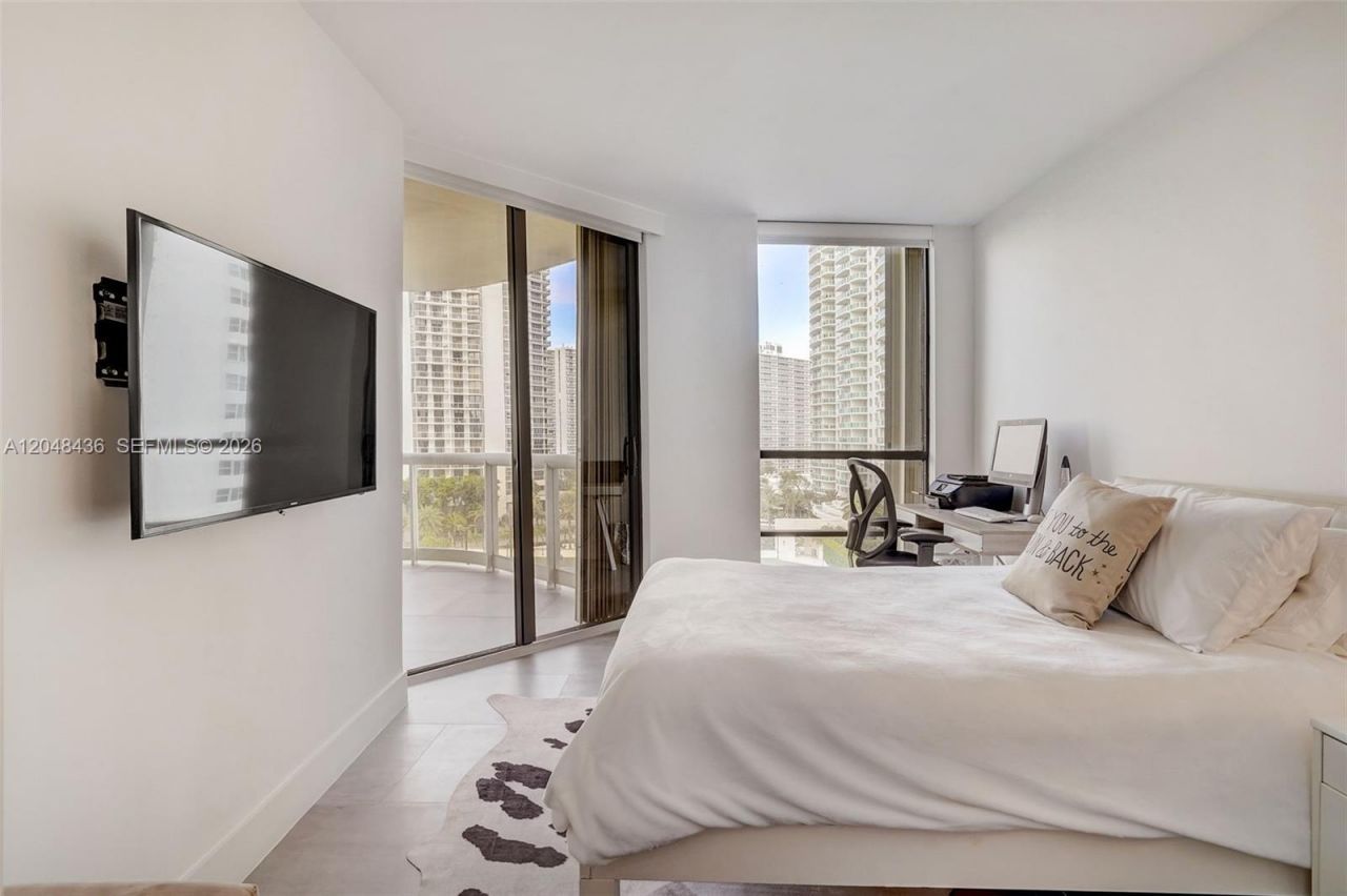 20191 E Country Club Dr , Unit 802, Aventura, FL 33180 Photo