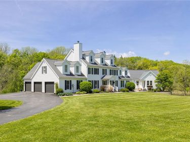 6126 Rossier Rd , Canandaigua, NY 14424