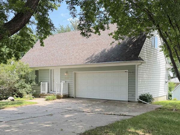 2112 Holly Ave S S, Sioux Falls, SD 57105