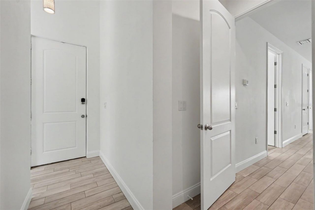 1018 7th Avenue S, Unit R, Saint Petersburg, FL 33705 Photo