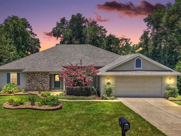 705 HILLTOP COURT , MOUNT DORA, FL 32757