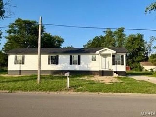 208 Dona Street , Sikeston, MO 63801