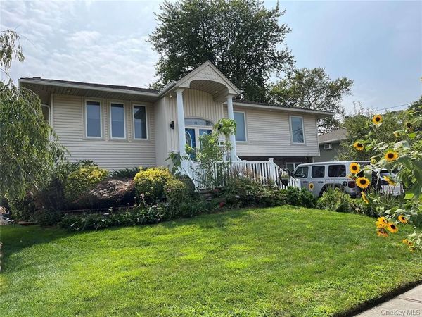 12 Reed Drive , Deer Park, NY 11729