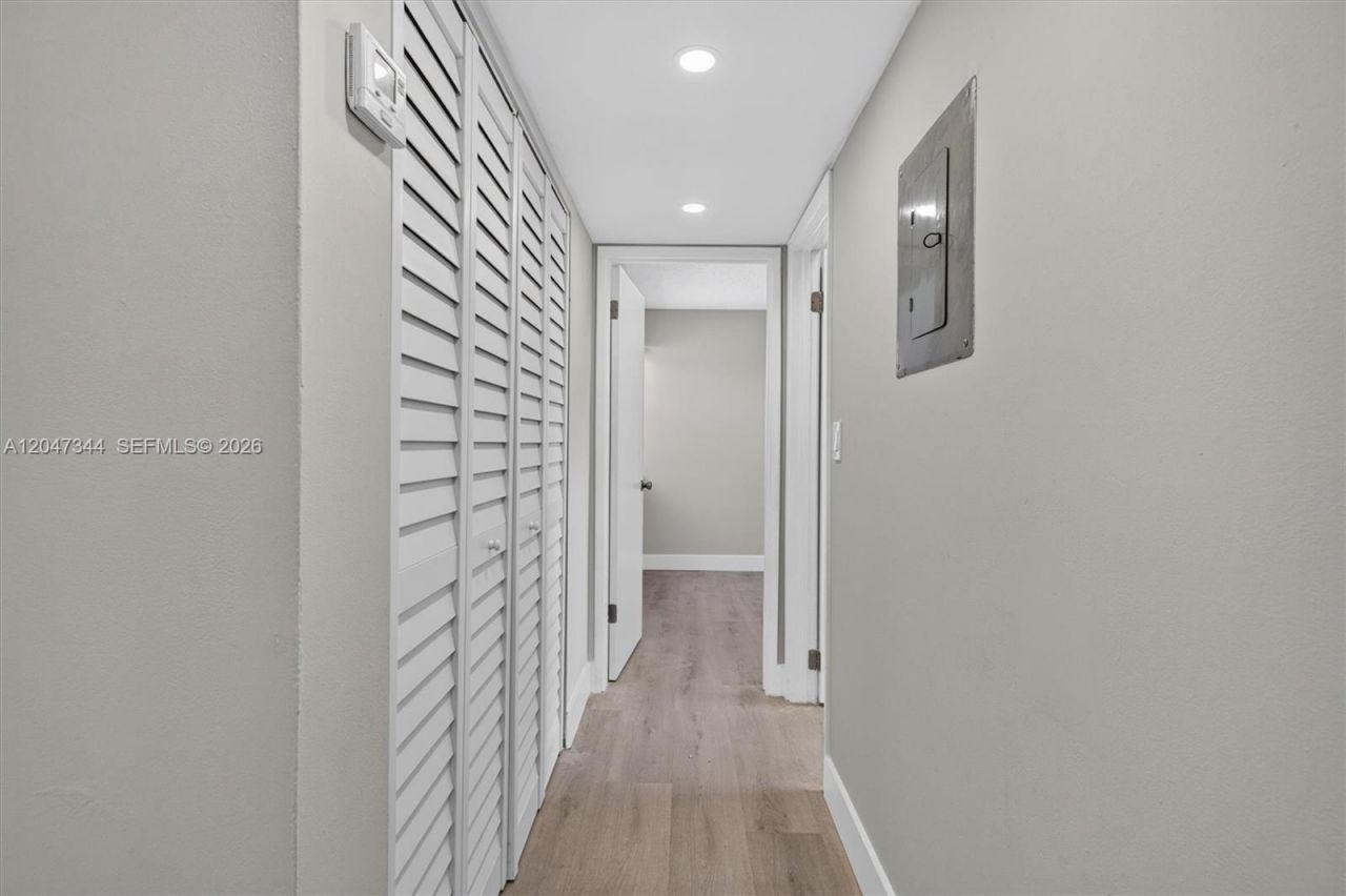 10080 NW 9th St Cir, Unit 204, Miami, FL 33172 Photo