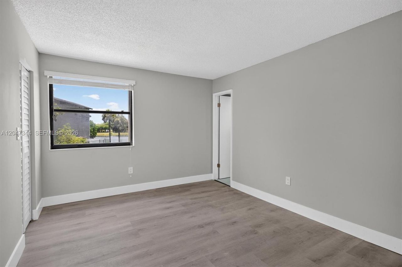 10080 NW 9th St Cir, Unit 204, Miami, FL 33172 Photo