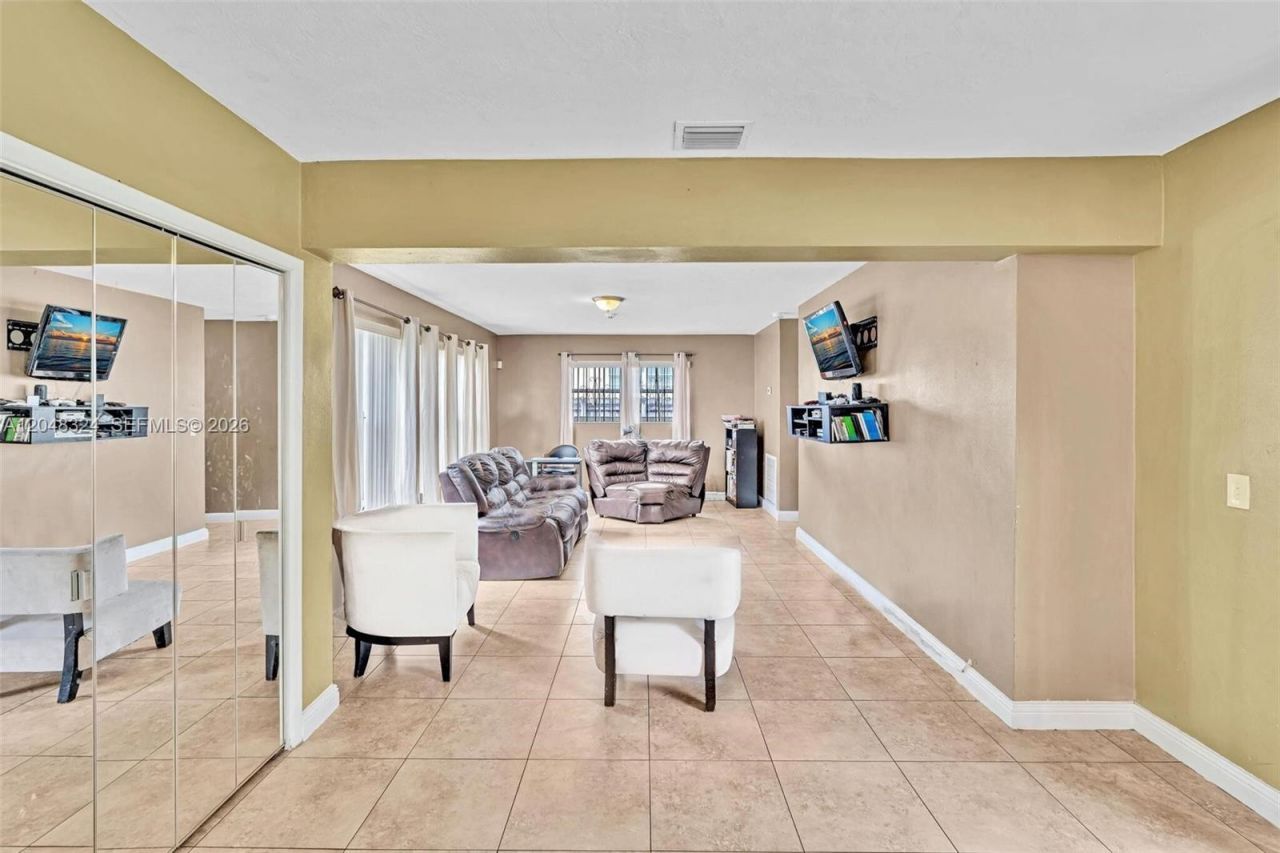 331 NE 176th St , North Miami Beach, FL 33162 Photo