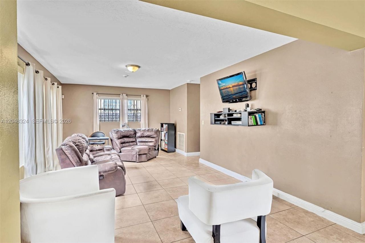 331 NE 176th St , North Miami Beach, FL 33162 Photo