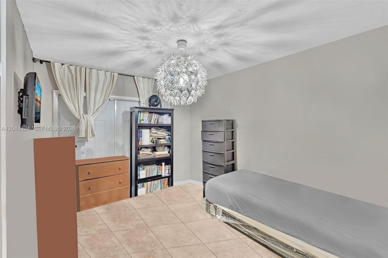 331 NE 176th St , North Miami Beach, FL 33162 Photo