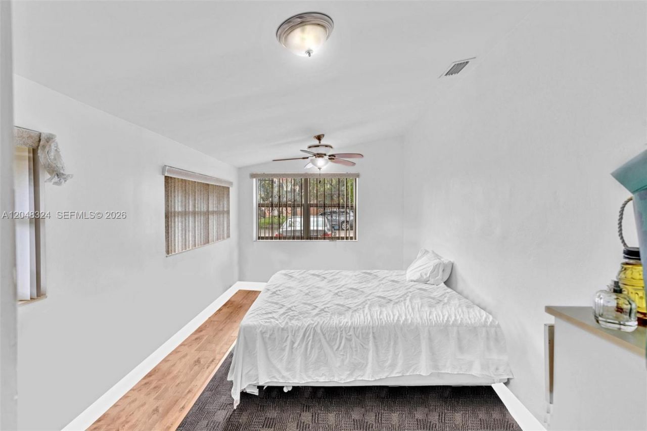 331 NE 176th St , North Miami Beach, FL 33162 Photo