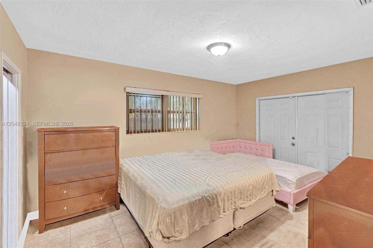 331 NE 176th St , North Miami Beach, FL 33162 Photo