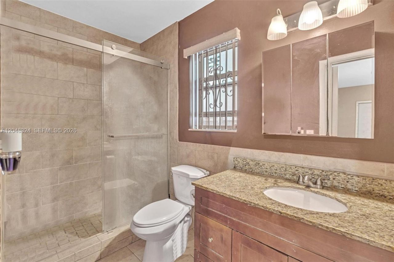 331 NE 176th St , North Miami Beach, FL 33162 Photo