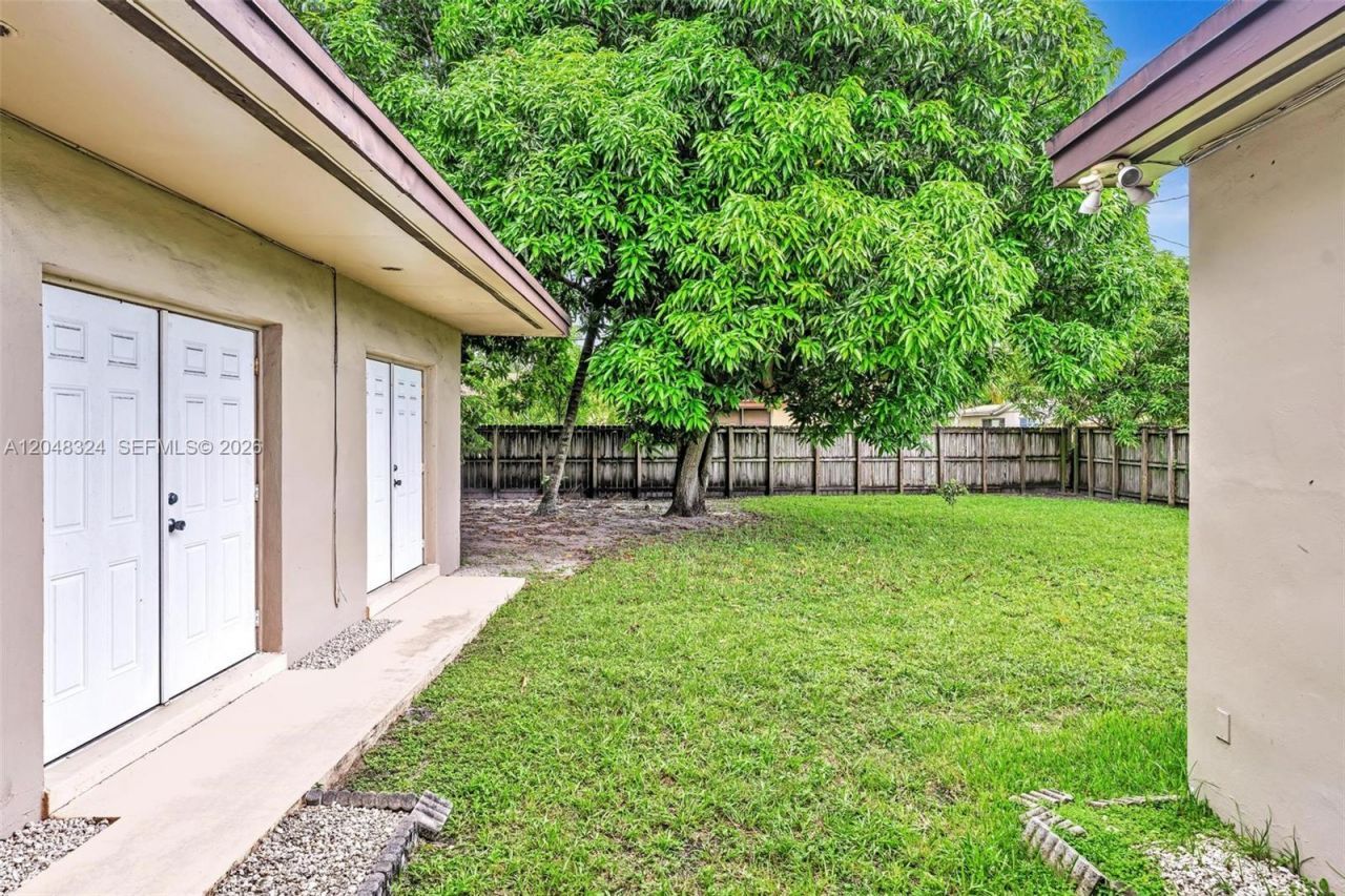 331 NE 176th St , North Miami Beach, FL 33162 Photo