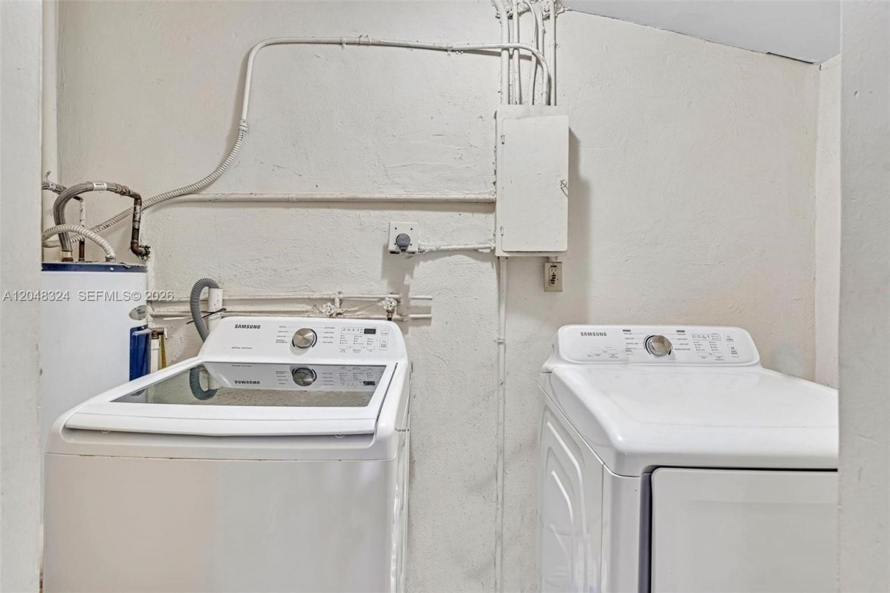 331 NE 176th St , North Miami Beach, FL 33162 Photo