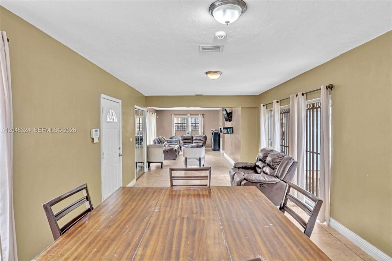 331 NE 176th St , North Miami Beach, FL 33162 Photo