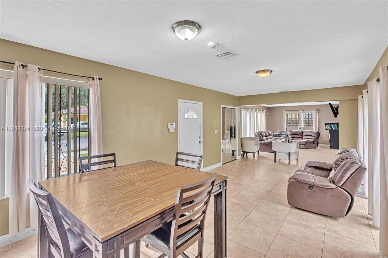 331 NE 176th St , North Miami Beach, FL 33162 Photo