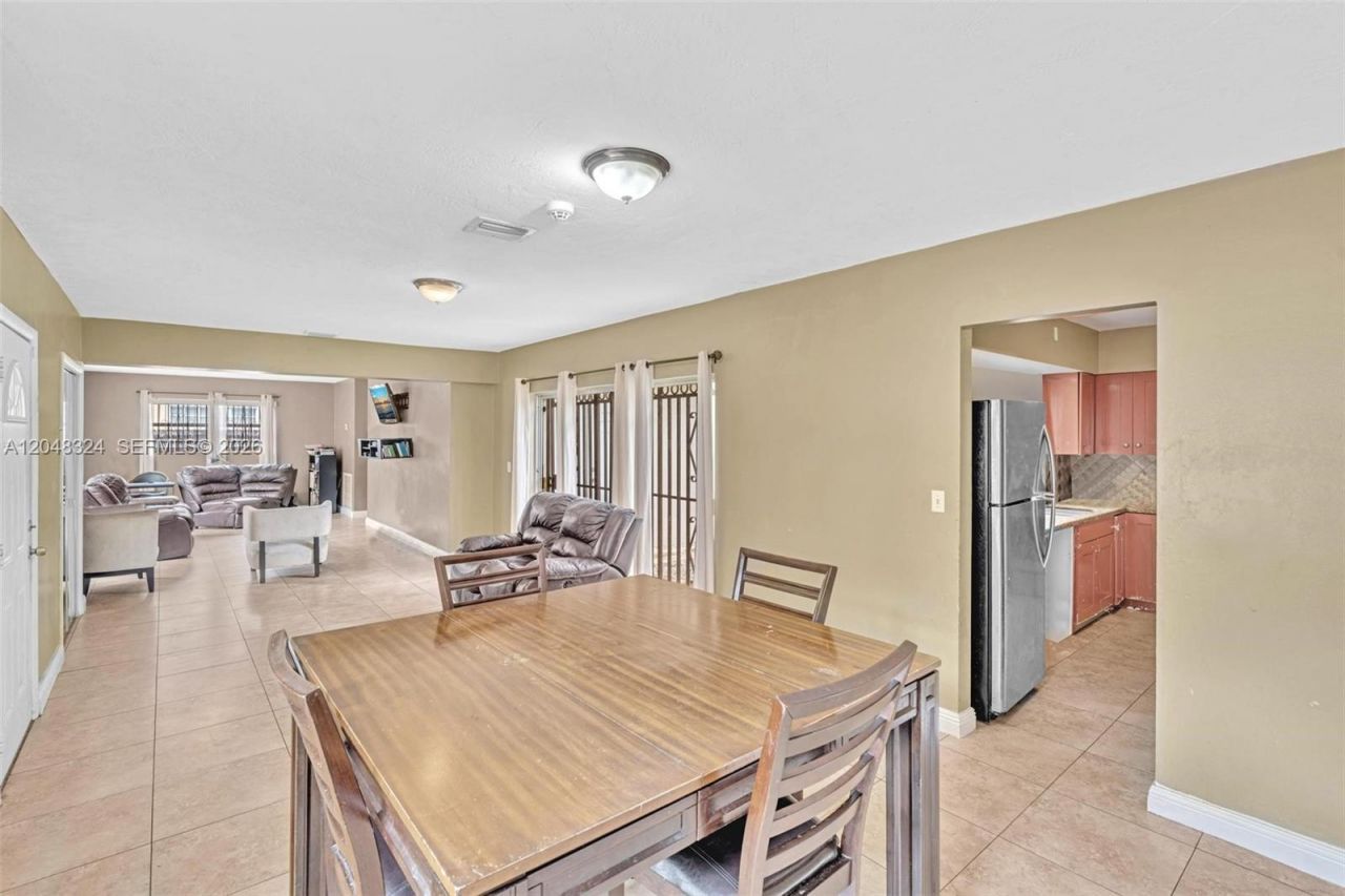 331 NE 176th St , North Miami Beach, FL 33162 Photo