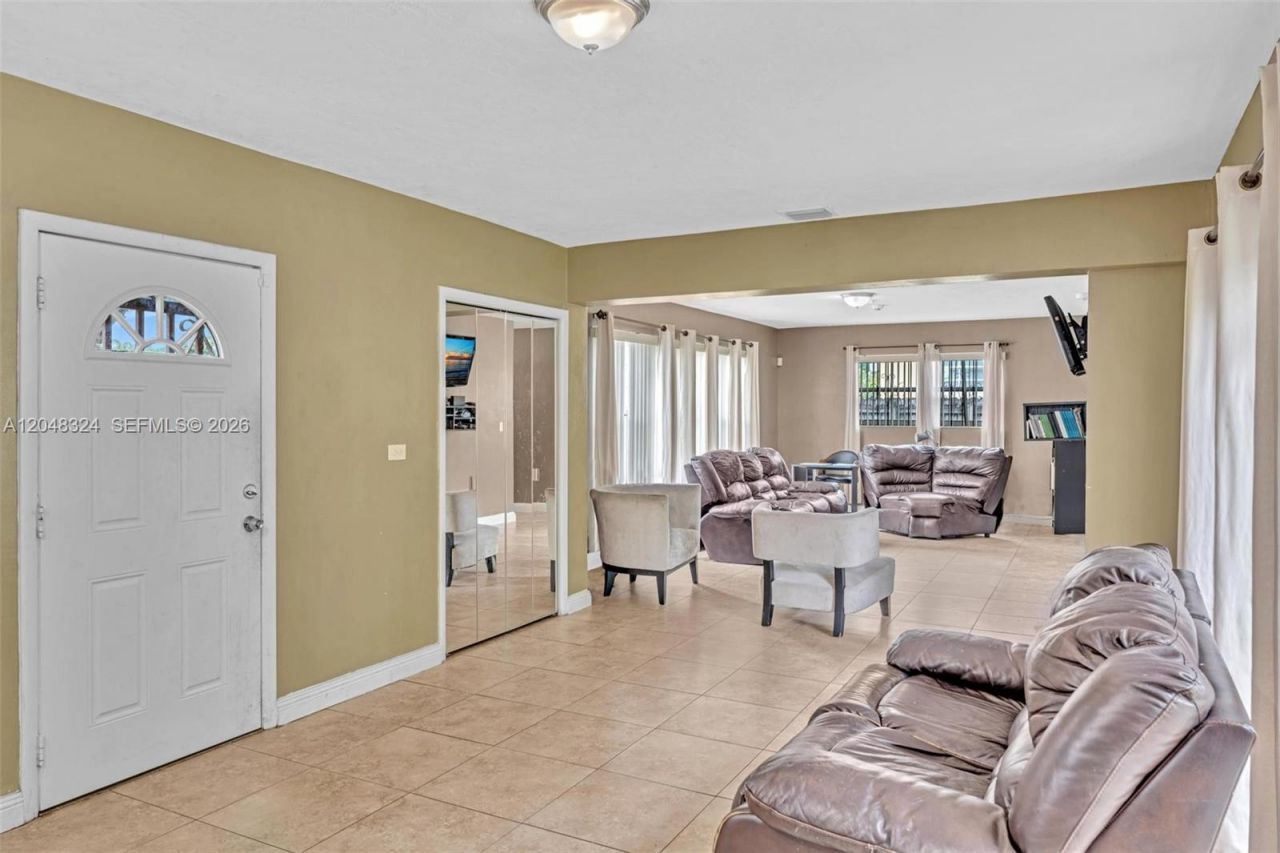 331 NE 176th St , North Miami Beach, FL 33162 Photo