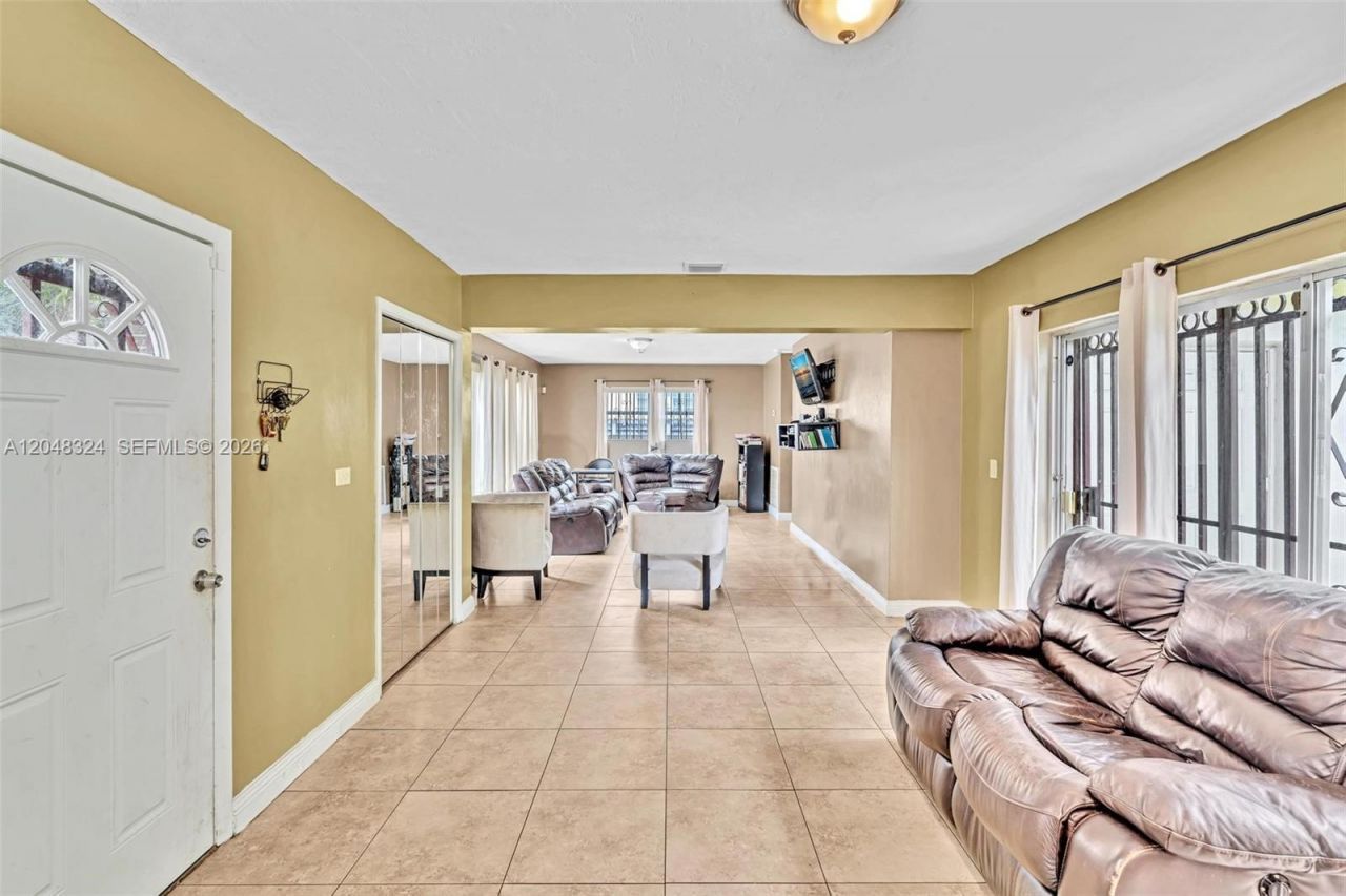 331 NE 176th St , North Miami Beach, FL 33162 Photo