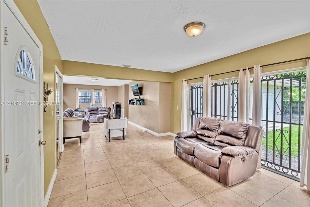 331 NE 176th St , North Miami Beach, FL 33162 Photo