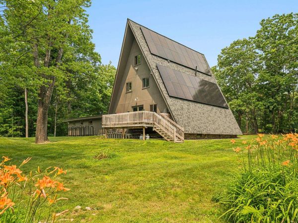 105 East Mountain Road, Newport, NH 03773