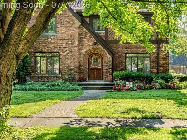 16580 Westmoreland Road, Detroit, MI 48219