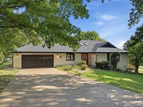 4 Fairway Place, Eureka Springs, AR 72631