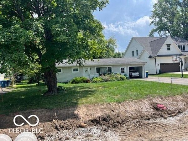 925 W Auman Drive , Carmel, IN 46032