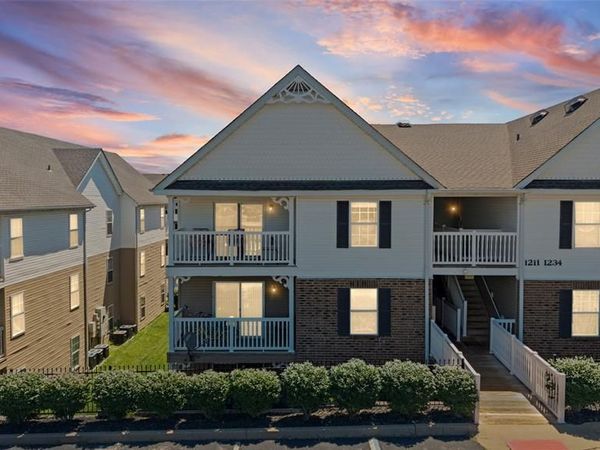 1233 Saravalle Drive, St Peters, MO 63376