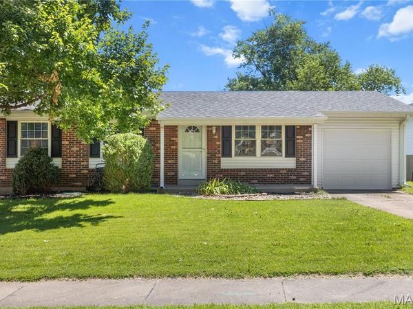 2500 Wesglen Estates Drive , Maryland Heights, MO 63043
