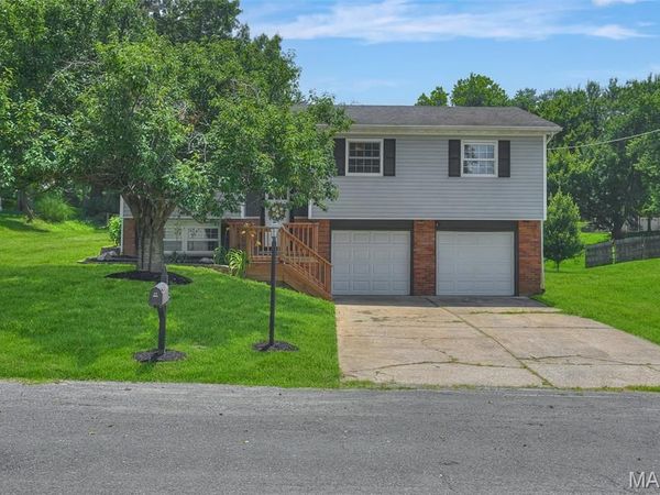 3413 Emma Lane , Godfrey, IL 62035