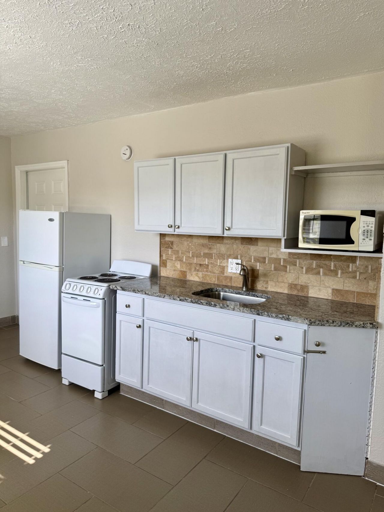 605 N Federal Highway, Unit 14, Lake Worth Beach, FL 33460 Photo